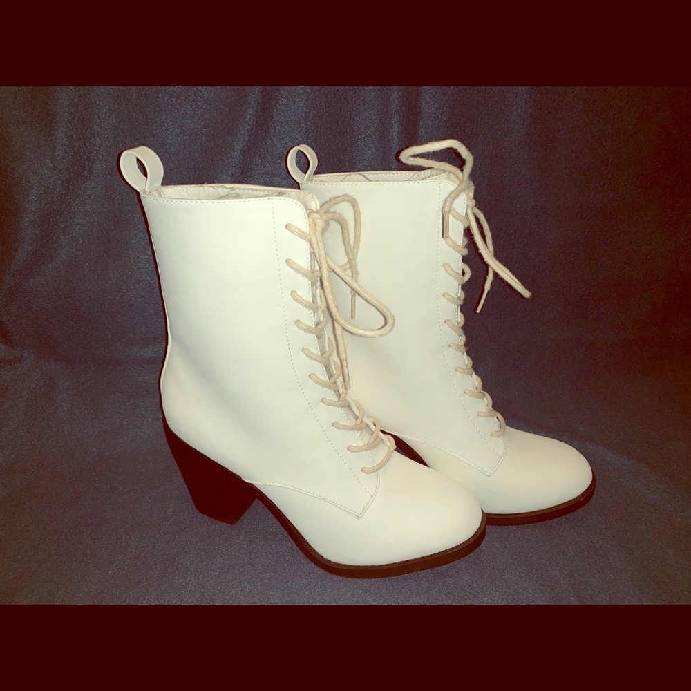 White shoe Dazzle boots